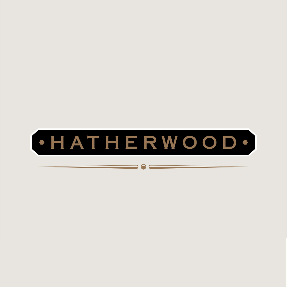 Logo cu textul 'HATHERWOOD' pe un fundal negru, cu linii decorative aurii.