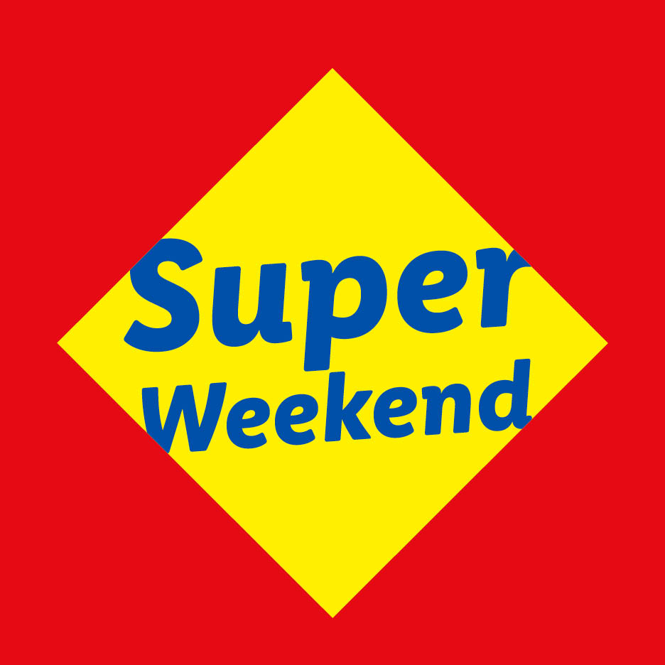 Un romb galben cu textul albastru „Super Weekend” pe un fundal roșu.