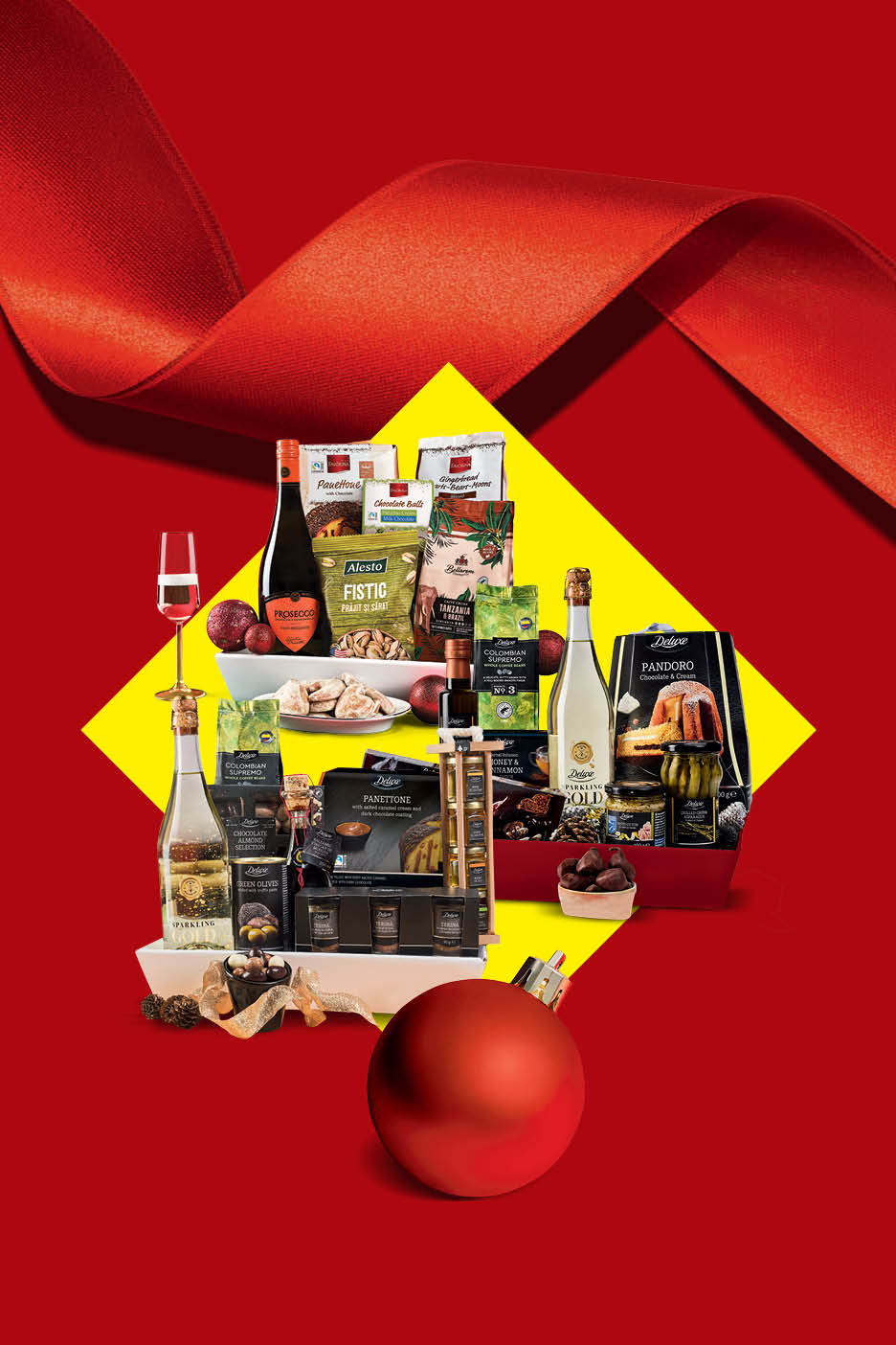 Coș cadou de Crăciun cu Prosecco, Panettone, Pandoro, cafea, măsline, ciocolată și dulciuri.